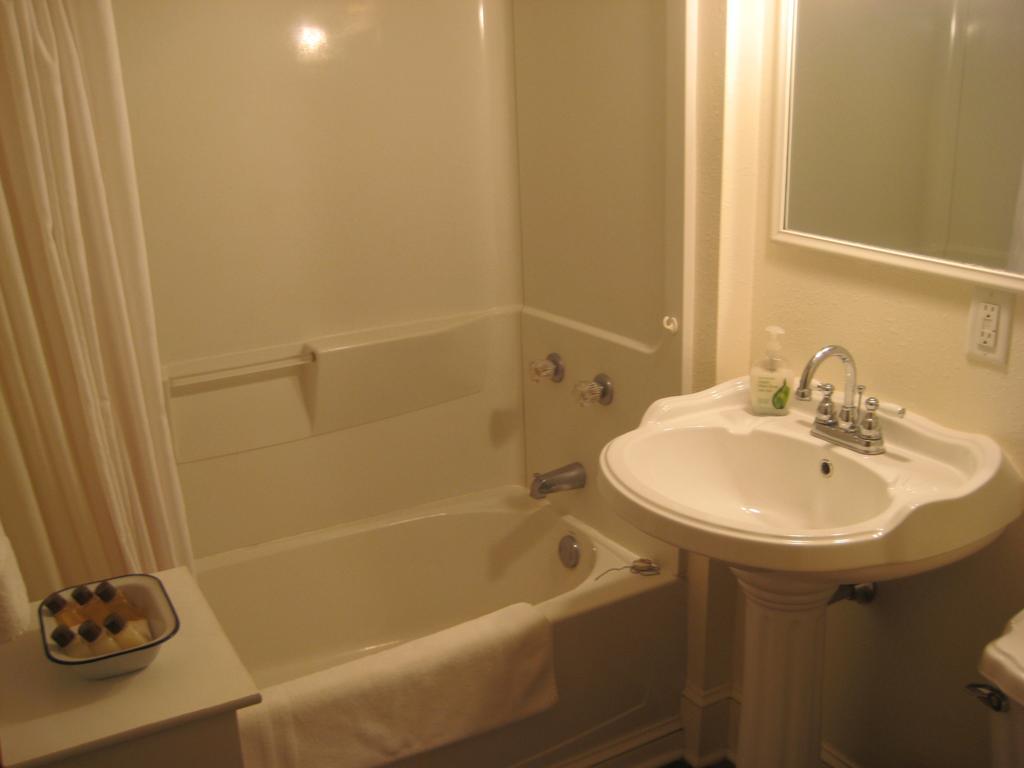 Backwoods Bed And Bath Hotell McGregor Eksteriør bilde