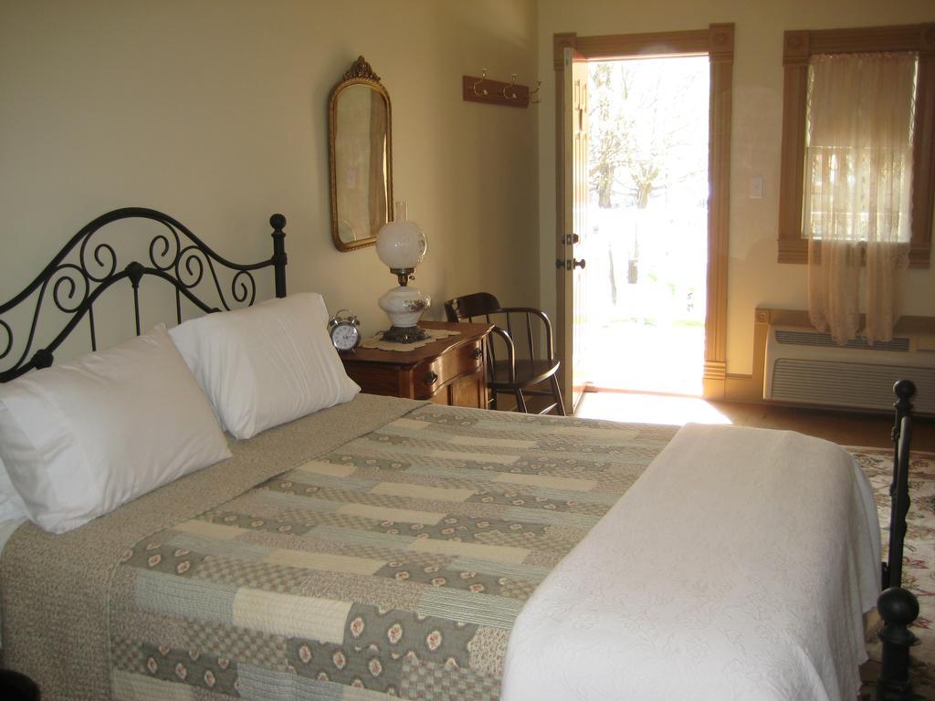 Backwoods Bed And Bath Hotell McGregor Eksteriør bilde